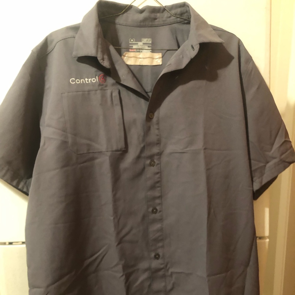 UNDER ARMOUR HEAT GEAR VENTED SHORT SLEEVE BUTTON SHIRT MENS Medium Loose